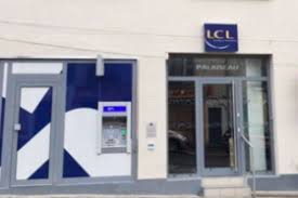 Elle est située place de la liberation et fait partie du réseau d'agences de la banque lcl. Lcl Ville De Palaiseau