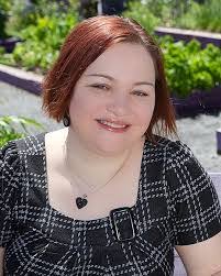 Iris Watts's Instagram, Twitter & Facebook