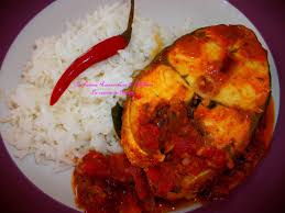 Carry De Poisson Carangue En Tranche Au Caloupile Feuille De Curry La Cuisine Reunionnaise D Ailleurs La Cuisine De Rosmy Feuille De Curry Cuisine Reunionnaise Cuisine