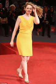 Miranda otto biography, ethnicity, religion, interesting facts, favorites, family, updates, childhood facts, information and more what color are miranda otto's eyes? Miranda Otto Struggles With Windswept Hair At 72nd Venice Film Festival Daily Mail Online