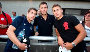 He was not able to play for madrid at valencia at the weekend or go to i don't know if he can come, it seems complicated, said thorgan, on eden potentially getting a negative test result. Vier Asse In Einer Familie Forum Das Wochenmagazin