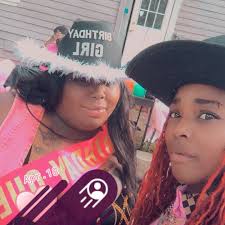 Giving away stars ⭐️ to my new followers f4f. I'm gone be watching 🥰