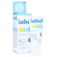 Gesicht, hände und dekolleté sind die stellen des körpers, die am häufigsten der. Ladival Mattierendes Fluid Sonnenschutz Gesicht Lsf 30 50 Milliliter Online Bestellen Medpex Versandapotheke
