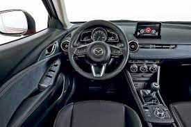 Mazda 3 1.6 te törve sem volt még az autó, de a bal oldalára szorgosan gyűjtötte az esztétikai hibákat, karcokat, mígnem úgy látták jónak, hogy márkaszervizben ezt a profilját végigfényezik. Kaufberatung Mazda Cx 3 Bilder Autobild De