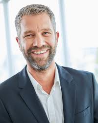 Dr. Benjamin Engelke, M.Sc. Fachzahnarzt für Oralchirurgie Schwerpunkte:  Oralchirurgie CMD-Behandlung Zertifizierter Tätigkeitsschwerpunkt  Implantologie Tätigkeitsschwerpunkt Parodontologie