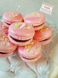 Salem Bonjour Des Macarons Acidules Au Gout De Framboise Et Fraise Ca Vous Tente Ce Sont Mes Parfums Recette Avec Des Fraises Recette Macaron Fourrage Macaron