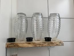 Diy Flaschenhalter Fur Sodastream Aus Holz Zur Aufbewahrung In Der Kuche Diy Flasche Flaschenhalter Kuche Aufbewahrung Ideen