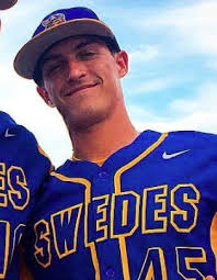 Italien-amerikanen (dubbelt medborgarskap) Jonny Chitwood är Karlskoga Bats  tredje förstärkning för säsongen. Jonny är 25 år och bor Dallas. På college  spelade han outfield och pitcher, men kan även användas på infield.
