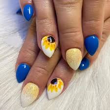 The success of stiletto nails finds its roots in the countries of the middle and far east, as it often happens when fashions are particularly appreciated. 25 On Trend Short Stiletto Nails For 2021 Naildesigncode