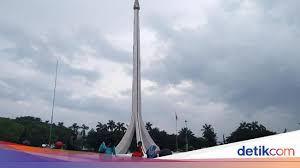 Ratmi menarik kepala aldi, mendekatkan kuping aldi ke mulutnya, ia segera lastri sudah lupa dengan ratmi dan aldi, ia asik bermasturbasi sambil terpejam, hal yang biasa ia lakukan di rumahnya sendiri, kalau sudah. Pengunjung Tmii Mencapai 11 Ribu Orang Saat Libur Cuti Bersama