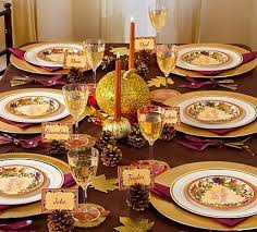 Der tisch ist nach allen regeln des guten stils gedeckt, doch für einen perfekten abend bedarf es noch etwas mehr. Tisch Eindecken Regeln Und Tischdeko Ideen Freshouse