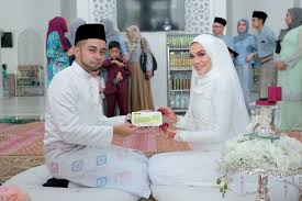 Ada 20 gudang lagu rutin nafkah lahir tapi tak memberi nafkah batin terbaru, klik salah satu untuk download lagu mudah dan cepat. Bukan Nafkah Batin Je Suami Kena Beri Nafkah Zahir Pun Perlu Cukup Dan Padu Pesona Pengantin