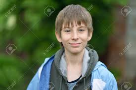 Il y a quelques jours, il est allé rendre visite au chaton et a été immédiatement épris d'elle. Garcon Portrait En Plein Air De 11 Ans Adolescent Beau Jeune Garcon Portrait De L Enfant Banque D Images Et Photos Libres De Droits Image 80869968