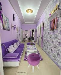 Lebar ruangan yang terbatas kerap membuat ruang tamu hal itu bisa membuat area ruang tamu milikmu tetap terlihat lega meski menggunakan sofa besar. Desain Model Ruang Tamu Sempit Dan Memanjang Helloshabby Com Interior And Exterior Solutions