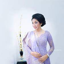 Kebaya perpaduan tradisional jawa dengan kain ulos; Model Kebaya Untuk Orang Tua Batak
