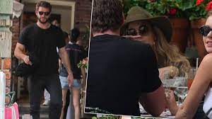 Liam Hemsworth namierzony z nową partnerką. Ładniejsza od Miley Cyrus?  Paparazzi przyłapali parę na lunchu