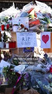 “Mio figlio ha perso il suo migliore amico di 18 anni, siamo scioccati e traumatizzati, tutta la famiglia è traumatizzata. Mi figlio domani deve andare a scuola, come farà? Anche io dovrò tornare a ...