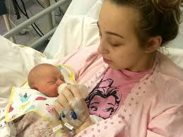 Doğuştan iki rahme sahip genç kadın komadan 'anne' olarak çıktı