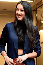 She was the wife of the late malcolm merlyn and mother of tommy merlyn, as well as an old friend of the queen family. Rebecca Mir Hier Gewahrt Sie Einen Blick Auf Ihren Sohn Gala De