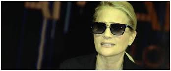 Figuraccia di Heather Parisi a "Belve": irrompe l'ufficiale giudiziario. La  "vendetta" di Lucio Presta