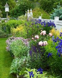 Classic Connecticut Garden Beautiful Gardens Plants Cottage Garden
