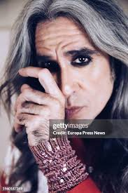 143 Carlos Aunt Photos & High Res Pictures