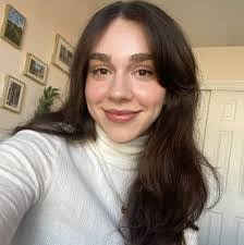 Clara Mahon's Instagram, Twitter & Facebook