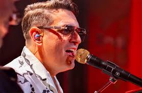 Book Kenny James for the best price