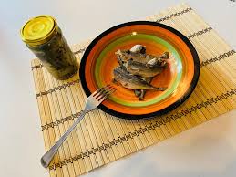 Se acopera cu 2 parti de ulei si o parte otet de 9 gr.(din sticla). Blulmo8lry7ojm