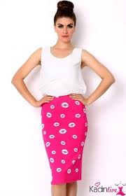 Tozlu Giyim Dudak Baskili Penye Etek Modelleri Kadinlive Com Moda Stilleri Giyim Etek Modelleri