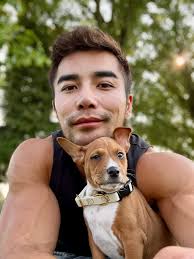 I've been fostering Radley (brown) aka Scorpion aka Kizzes and Moonie  (grey) aka Subzero aka Hugz for the past 2 weeks. These are honestly the  bestest pups I've ever met. At 11