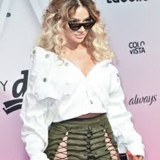 Read about on off from shirin david's supersize and see the artwork, lyrics and similar artists. Shirin David Wird Ihr Debutalbum Supersize Nur Auf Platz 5 Landen Bigfm
