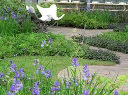Gartenwege Richtig Anlegen So Geht S Gartenweg Garten Gartenwege Anlegen