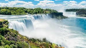 Privat ist sie lieber mit hund in der natur oder motorrad unterwegs. Nationalparks Naturwunder Niagara Falls Observation Tower