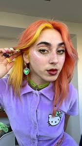 Família de Marie reage aos vídeos polémicos da jovem em igreja e pede que o  ódio pare