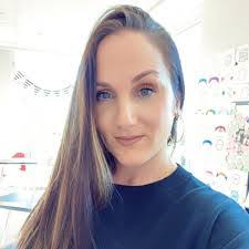 Amanda Quiroga's Instagram, Twitter & Facebook