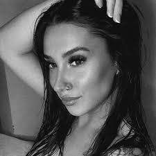 Most egyedül kell felcipelnem egy tévét a szobámba, mert ahol flörtölni  kellett volna, ott Én beszólogattam🙃