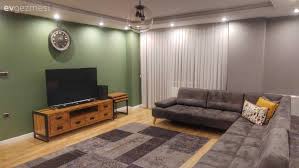 Duvarlarda beyaz rengini sevenler, isterseniz duvarlarınız için de harika bir çalışma yapabilirsiniz. Ahsap Mobilyaya Uygun Duvar Rengi Yatak Ve Mobilya Tasarimi