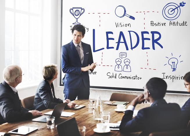 Leadership in Project Management: A Guide for Leading Successful Projects -  Synami