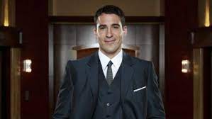 Miguel ángel silvestre ya está en colombia donde ha comenzado el rodaje de la tercera temporada de narcos… el actor ha querido compartir estos primeros días de trabajo con sus seguidores en las redes sociales. Miguel Angel Silvestre No Fumo Pero Tengo Desde Pequeno Esta Voz Me Llamaban El Ronqui
