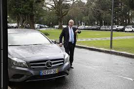 mɐɾˈsɛlu ˈnunu ˈdwaɾtɨ ʁɨˈbelu dɨ ˈsozɐ), portugalski akademik in politik; Marcelo Revela O Grande Presente Este Ano Foi Ter O Meu Neto Francisco Comigo