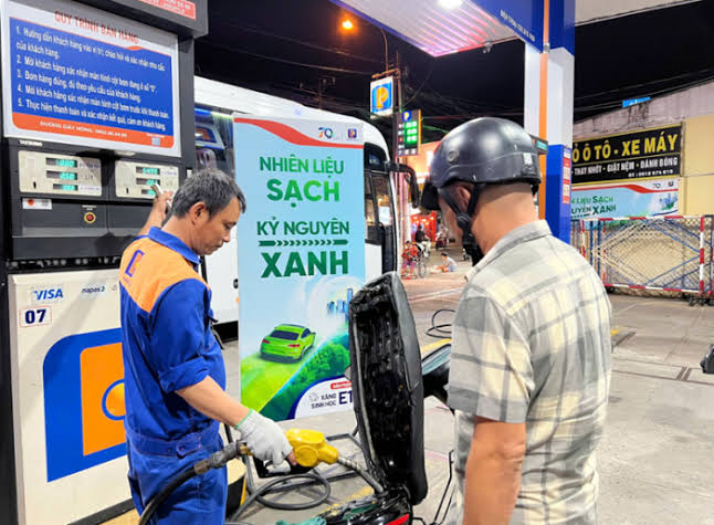 Giá xăng dầu hôm nay trưa 22/6: Đồng loạt giảm mạnh, duy trì ở mức rẻ, giá  vivo X300 ra sao?