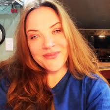 Robin Moses's Instagram, Twitter & Facebook