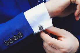With your arm extended, use your opposite hand to fold your french cuffs back. How To Wear Properly Put On Cufflinks Top 10 Best Cufflinks Brands