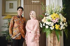 Baju couple, baju couple batik, baju couple muslim, baju couple terbaru, baju couple lengan panjang, baju couple kemeja, baju couple pesta. 41 Konsep Terpopuler Baju Couple Lamaran