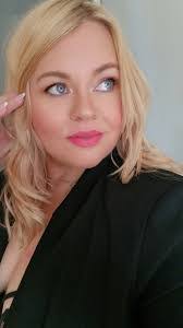 Lottie Leonard's Instagram, Twitter & Facebook