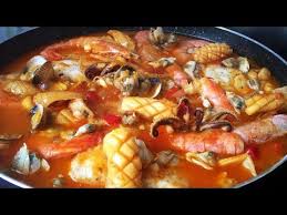 Puedes hacer la bechamel utilizando caldo de para limpiar bien el pescado, ayúdate de unas tijeras de cocina. Zarzuela De Pescados Y Mariscos Cantabrico Exquisita Youtube Guiso De Pescado Cazuela De Pescado Mariscos