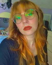 Same window, same girl, with just 9 years in between ✨💋🧚‍♀️