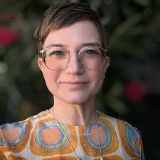 🏡 My house is now pending! My break from Portland will begin in October.  📦 As I'm packing up, I'm being very critical of what I bring along. 💌 I  *will* be