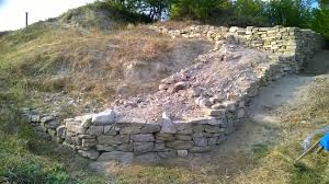 Lista monumentelor istorice din 2015 conține 30.154 de intrări (monumente, ansambluri și situri)1, însă listele pe județe prezente pe wikipedia includ și monumentele clasate și declasate după ultima actualizare a listei oficiale. Lista Monumentelor Istorice Din JudeÈ›ul Cluj U Wikipedia
